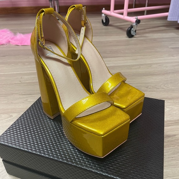 Shane Justin Shoes - Shane Justin “Sugar Block Platform” Golden 🌟🌟